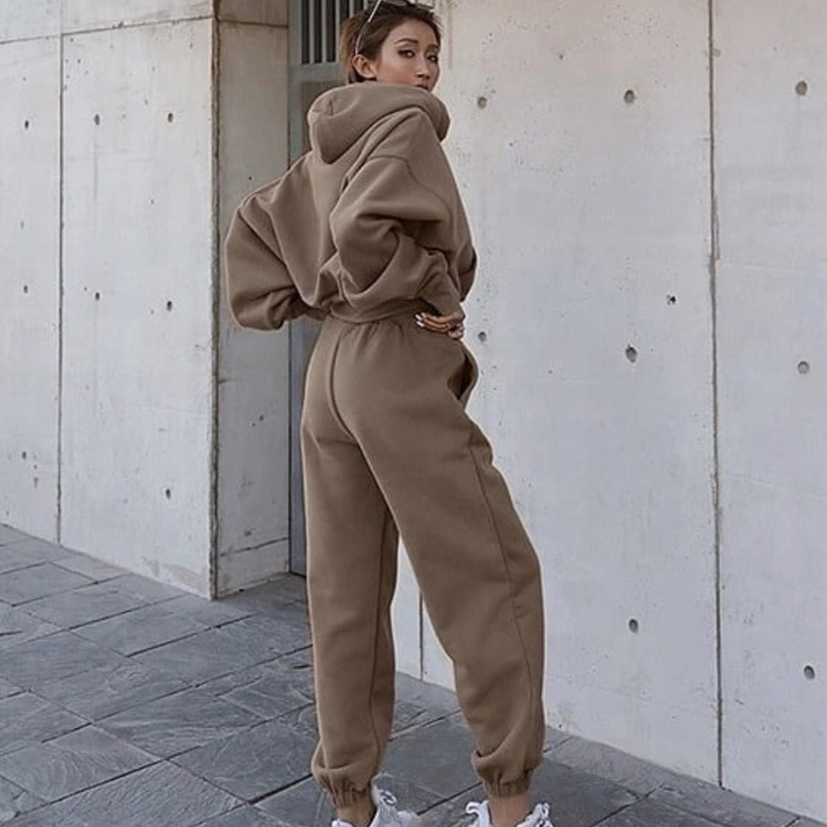 Conjunto deportivo cálido con capucha para mujer
