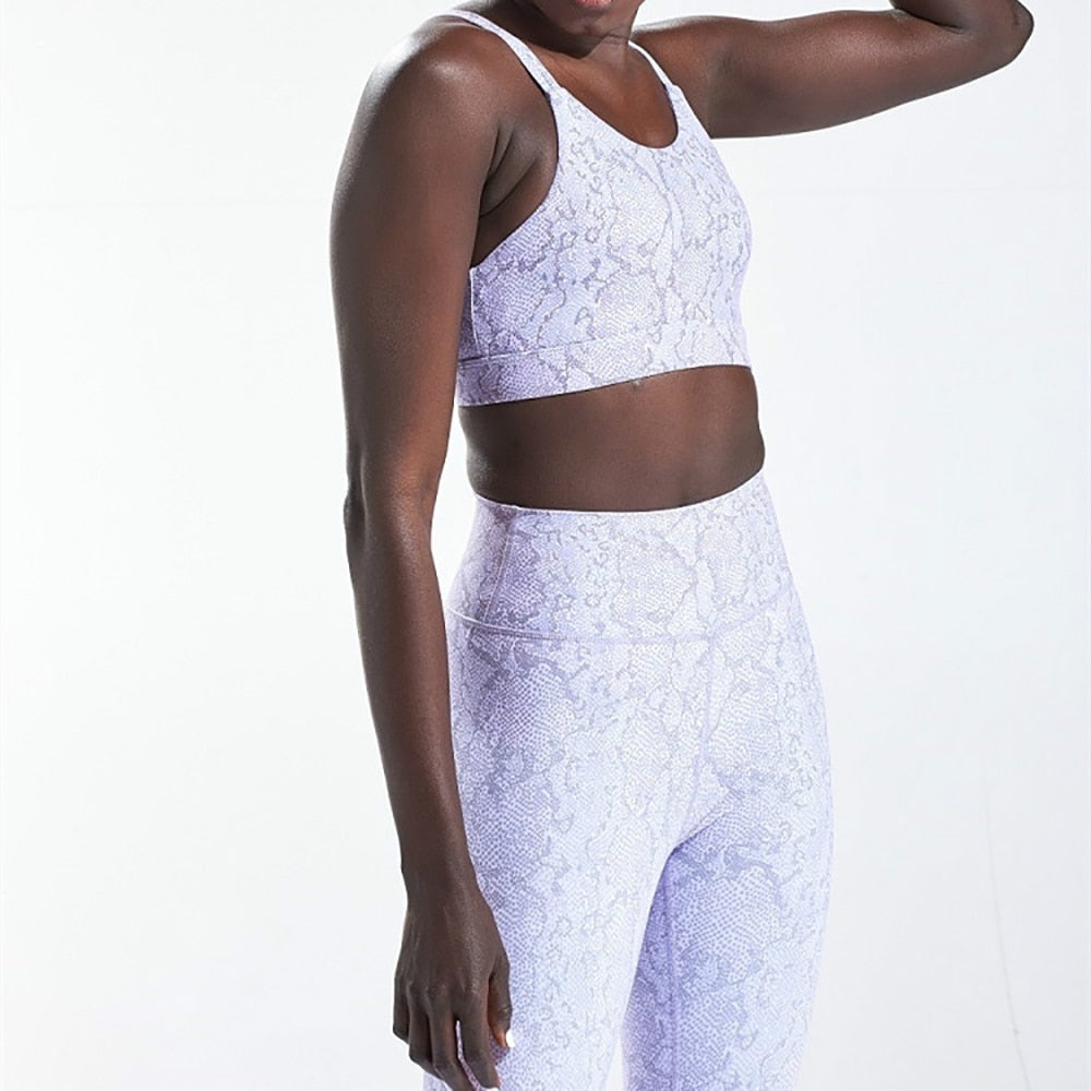 Conjunto deportivo de yoga con estampado serpentino
