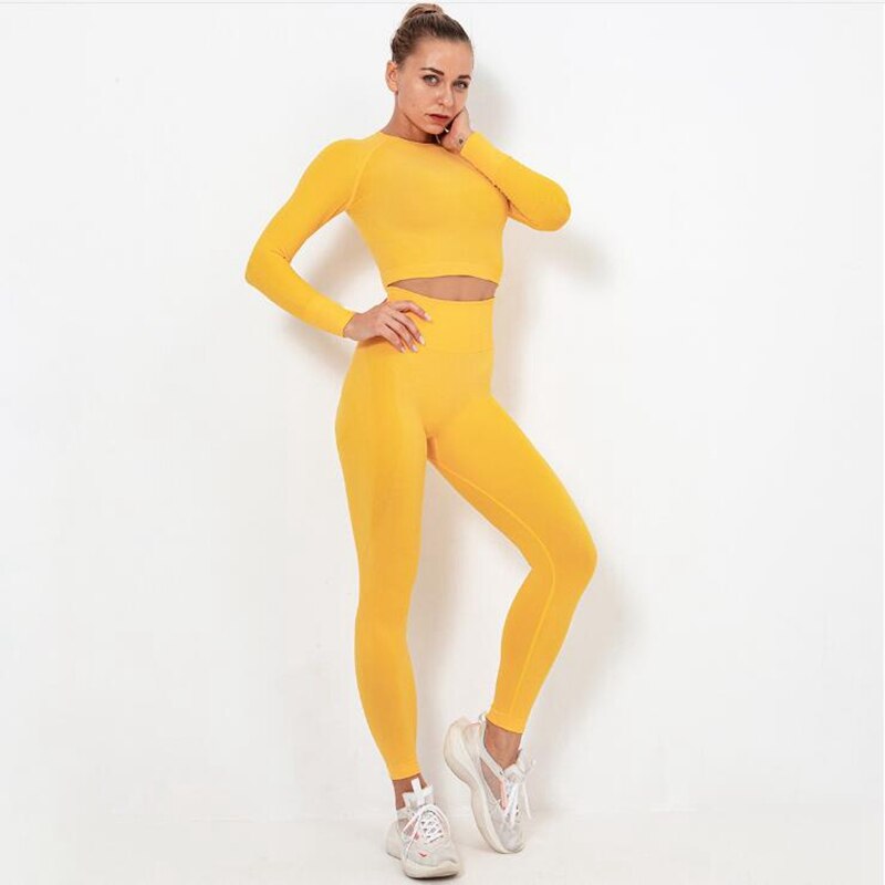 Conjunto de yoga sin costuras con top de manga larga