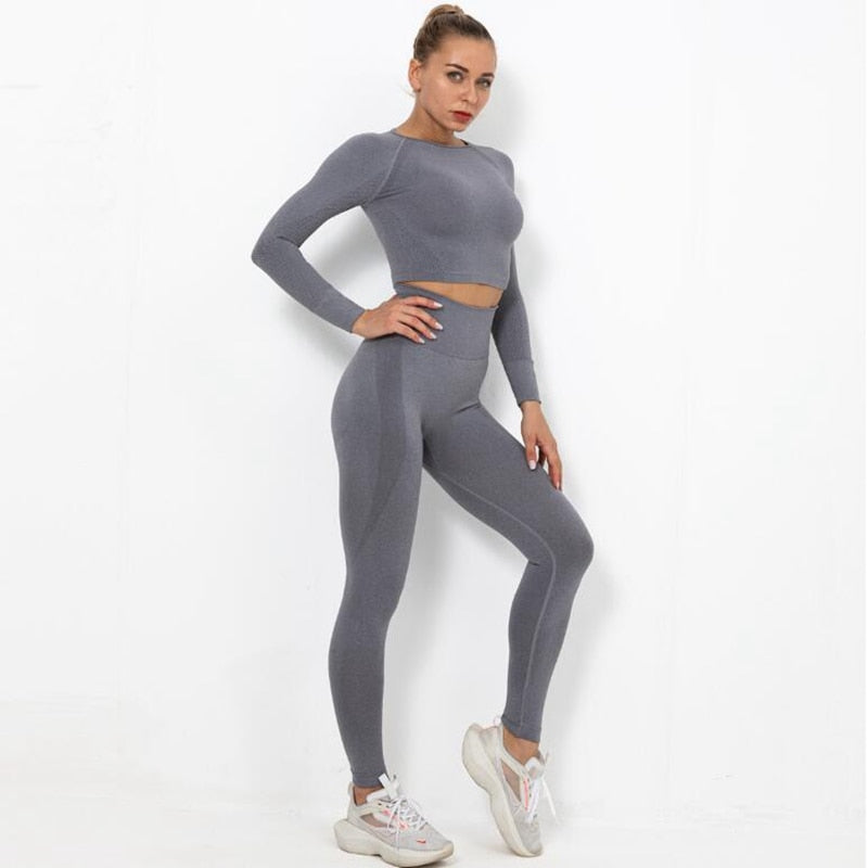 Conjunto de yoga sin costuras con top de manga larga