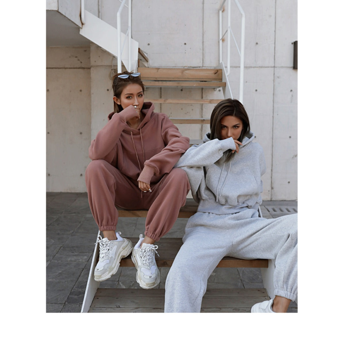 Conjunto deportivo cálido con capucha para mujer