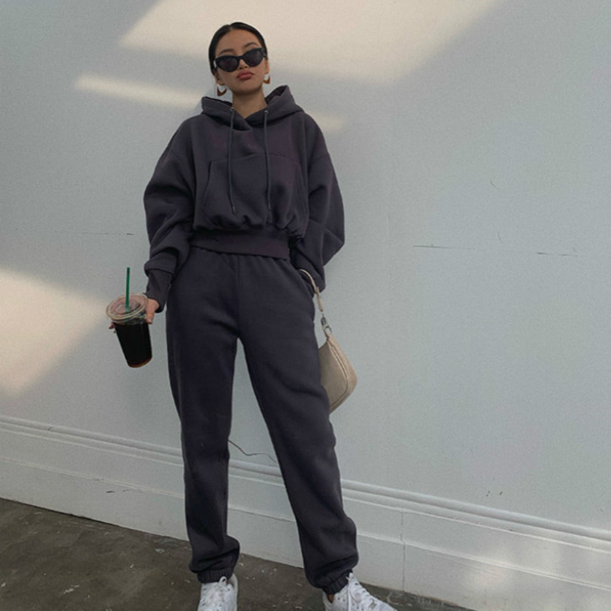 Conjunto deportivo cálido con capucha para mujer