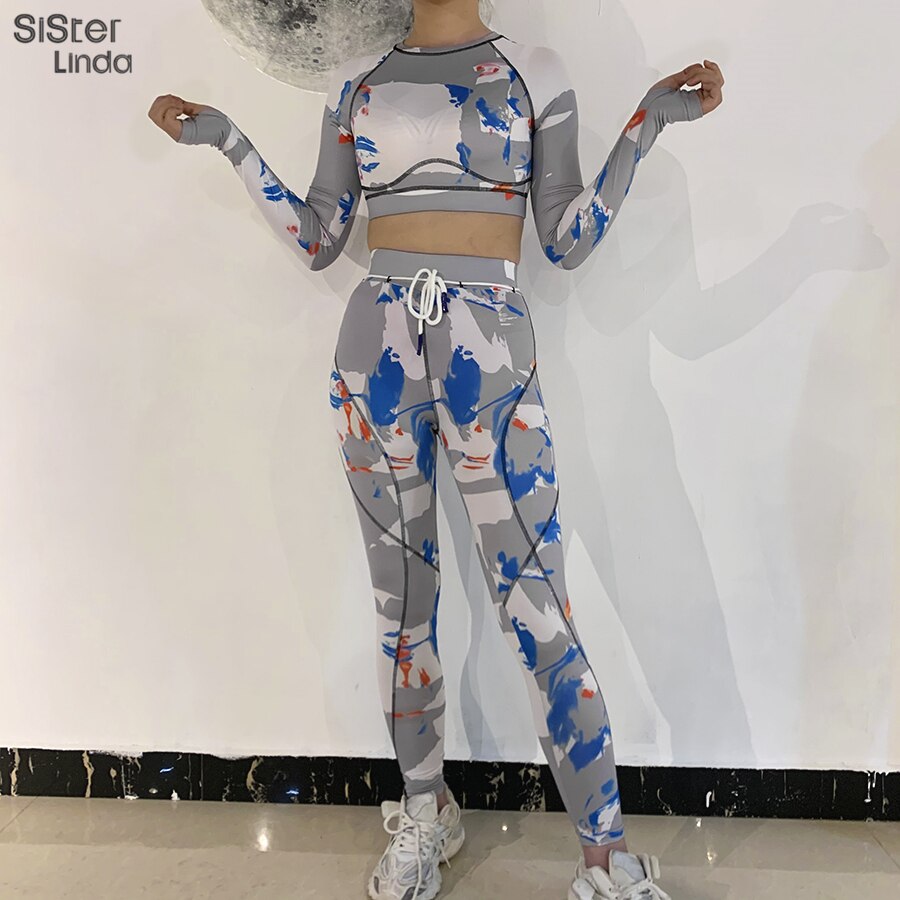 Conjunto deportivo ajustado de dos piezas para mujer