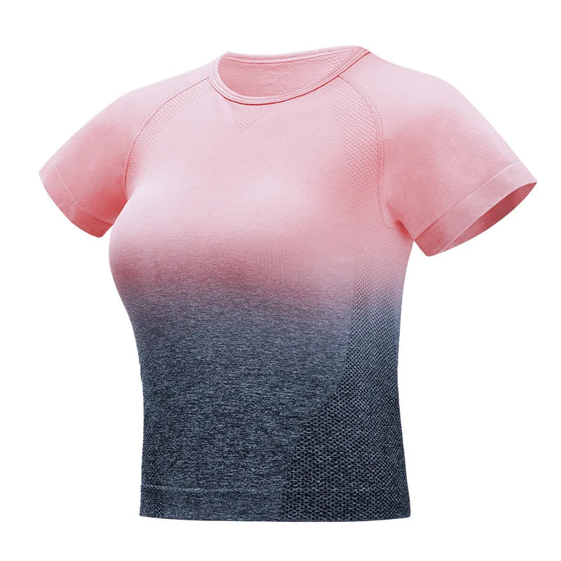 Conjunto deportivo de mujer con top corto y leggings