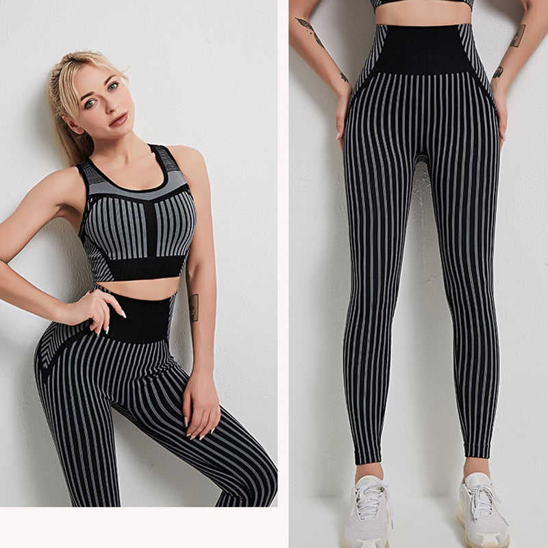 Conjunto de yoga sin costuras con rayas para mujer, ropa deportiva de fitness, conjunto de gimnasio, top, sujetador, leggings y pantalones de entrenamiento.