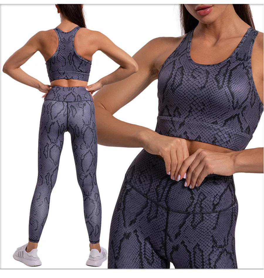 Conjunto deportivo de yoga con estampado de piel de serpiente