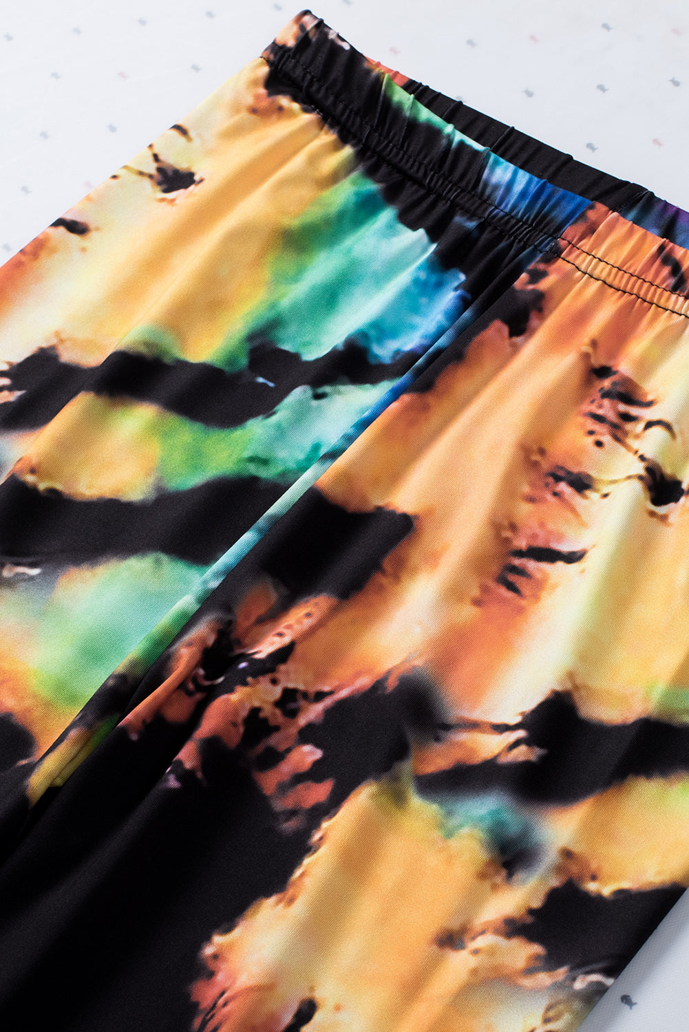 Leggings deportivos con aberturas y estampado tie-dye multicolor
