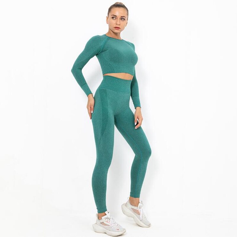 Conjunto de yoga sin costuras con top de manga larga