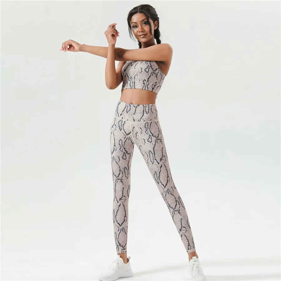 Conjunto deportivo de yoga con estampado de piel de serpiente