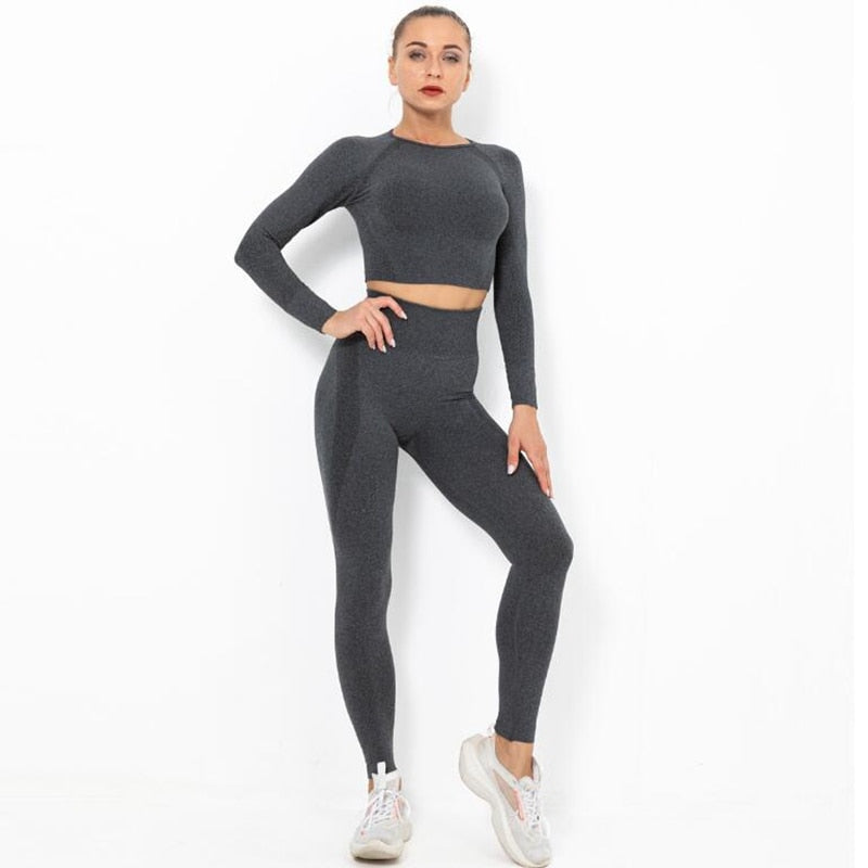 Conjunto de yoga sin costuras con top de manga larga