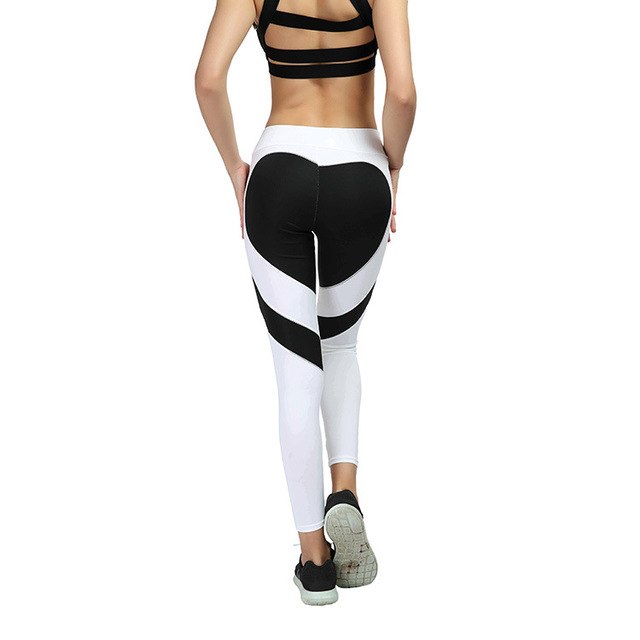 Leggings de yoga con detalle de corazón en la parte trasera