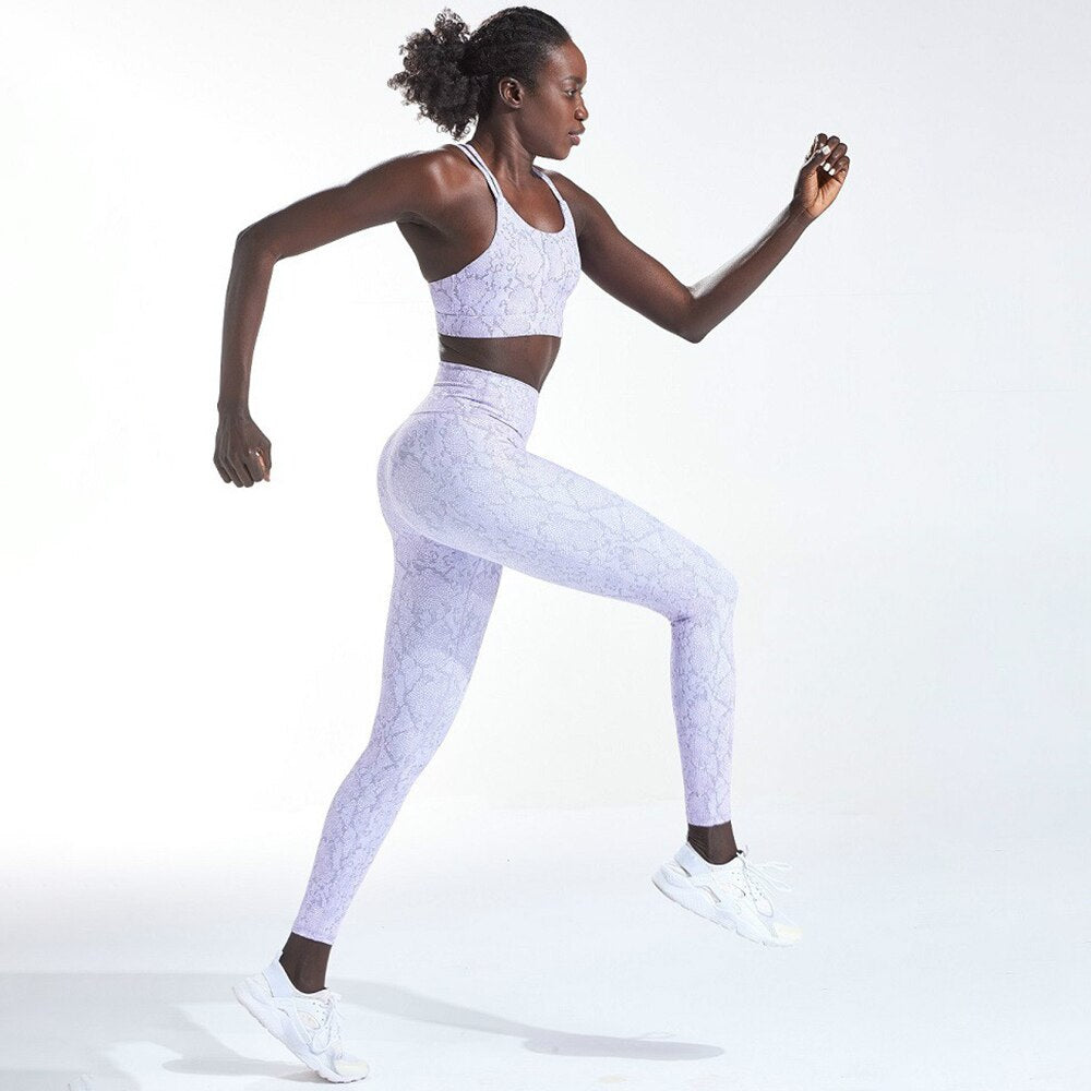 Conjunto deportivo de yoga con estampado serpentino