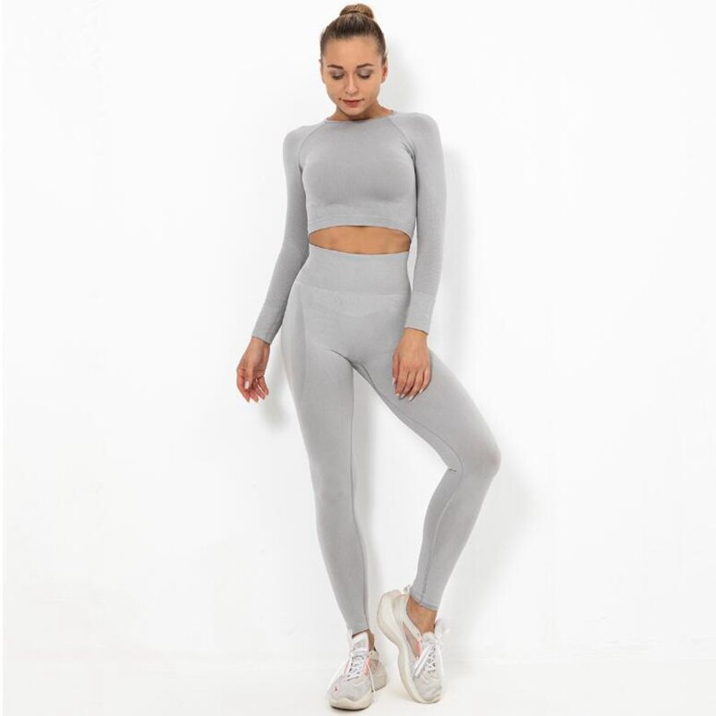 Conjunto de yoga sin costuras con top de manga larga