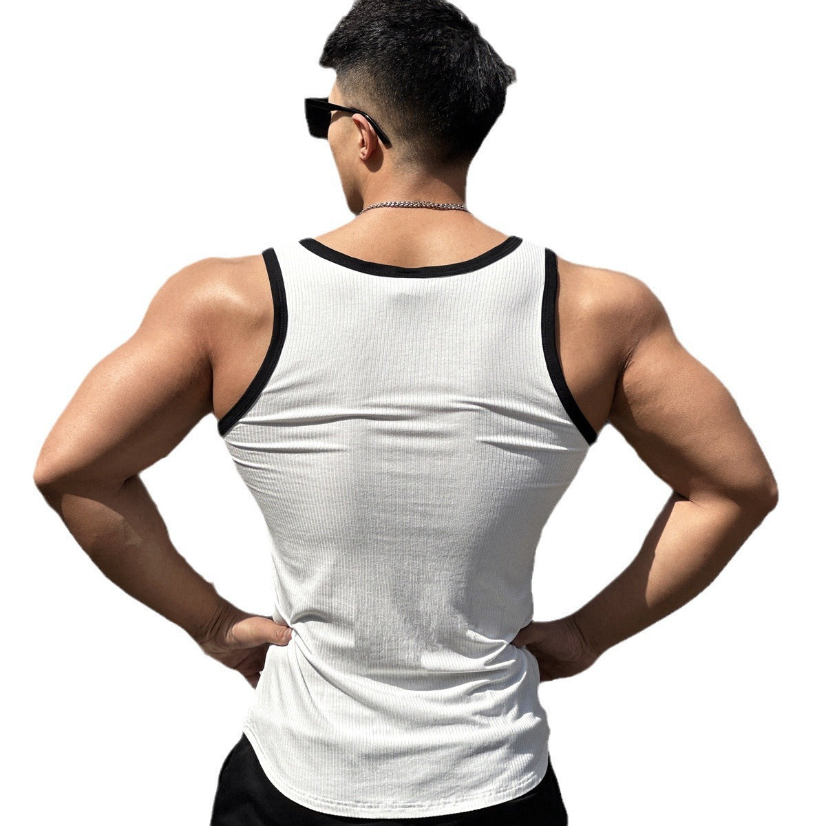 Camiseta de tirantes deportiva para hombre, estilo fitness, ideal para verano, entrenamiento al aire libre y uso casual.