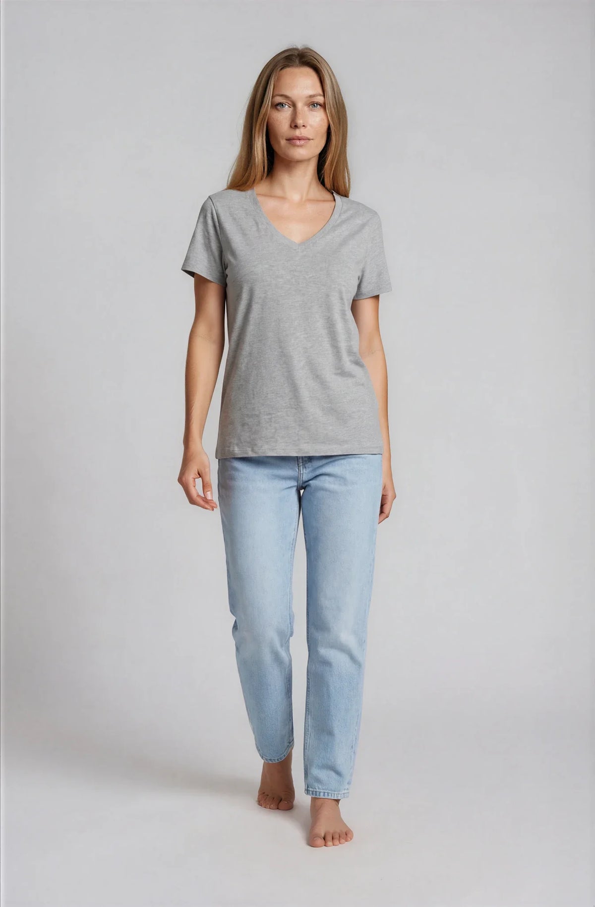 Camiseta básica premium de algodón orgánico – Cuello de pico mujer