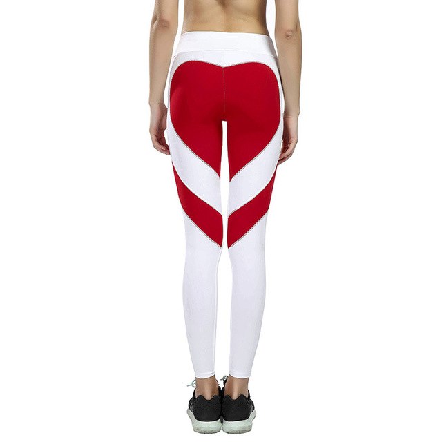Leggings de yoga con detalle de corazón en la parte trasera