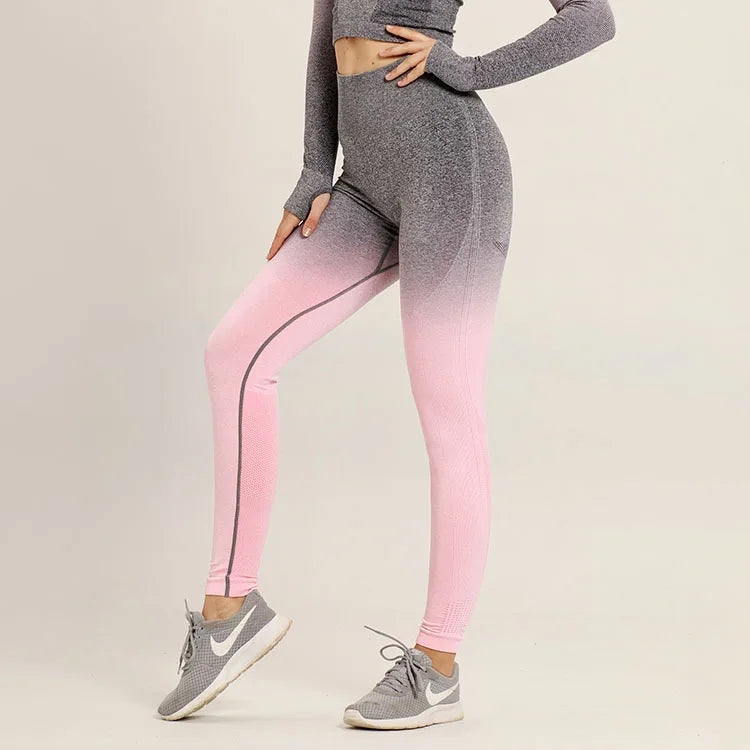 Conjunto deportivo de mujer con top corto y leggings