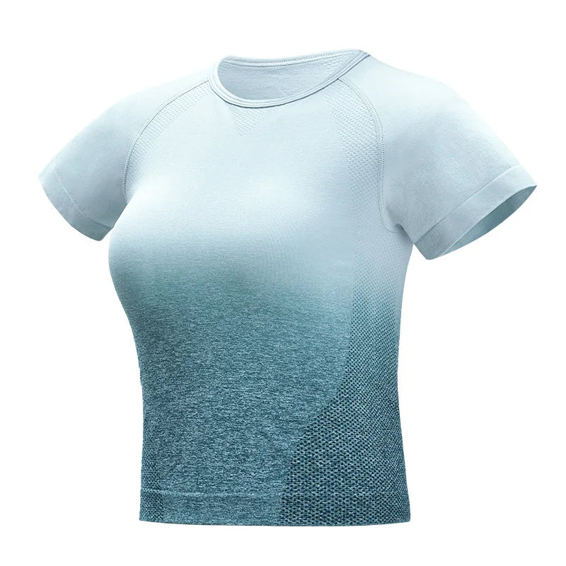 Conjunto deportivo de mujer con top corto y leggings