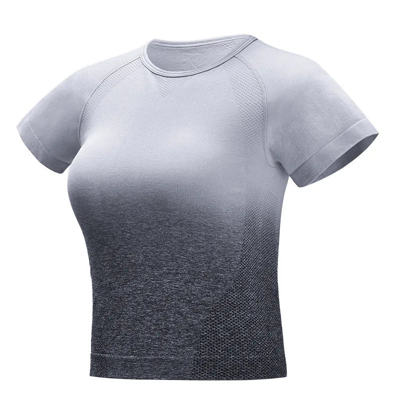 Conjunto deportivo de mujer con top corto y leggings