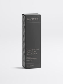 Base de Maquillaje con Péptidos, 40 Deep Neutral WOLFSTRGN