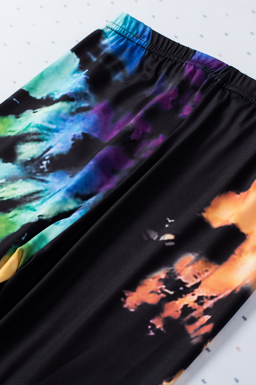 Leggings deportivos con aberturas y estampado tie-dye multicolor
