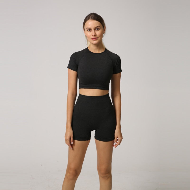 Conjunto Yoga Seamless para Mujer – Crop Top Manga Corta y Shorts, Transpirable, Secado Rápido