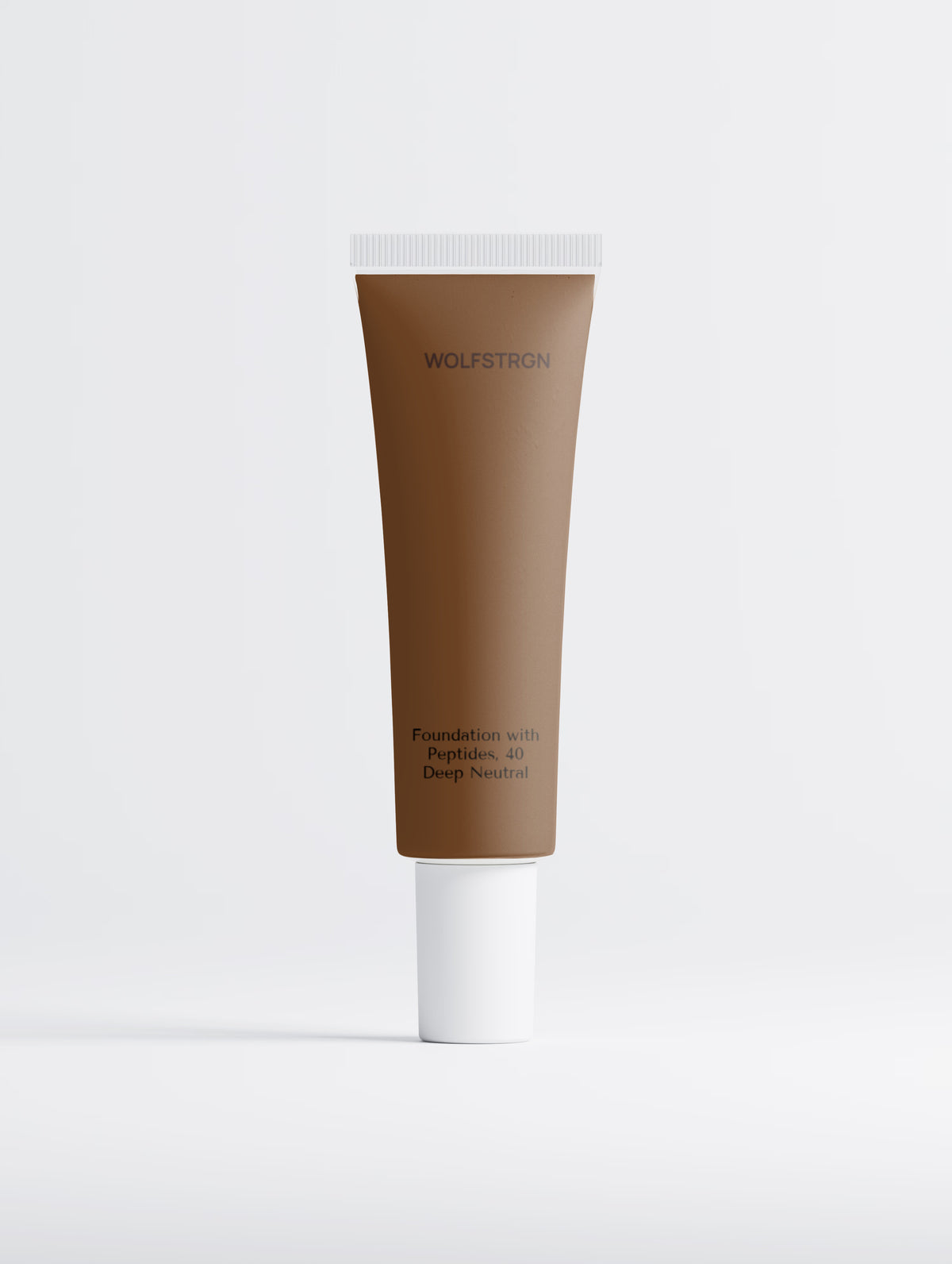 Base de Maquillaje con Péptidos, 40 Deep Neutral WOLFSTRGN